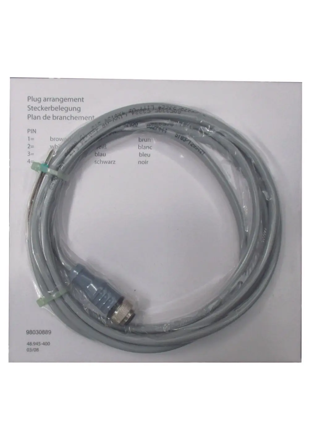 Judo-Kabel mit mehreren Adern in grauer Ummantelung und einem blauen Steckeranschluss, zusammengefasst und auf einer Beschriftung mit Pins und Farben.